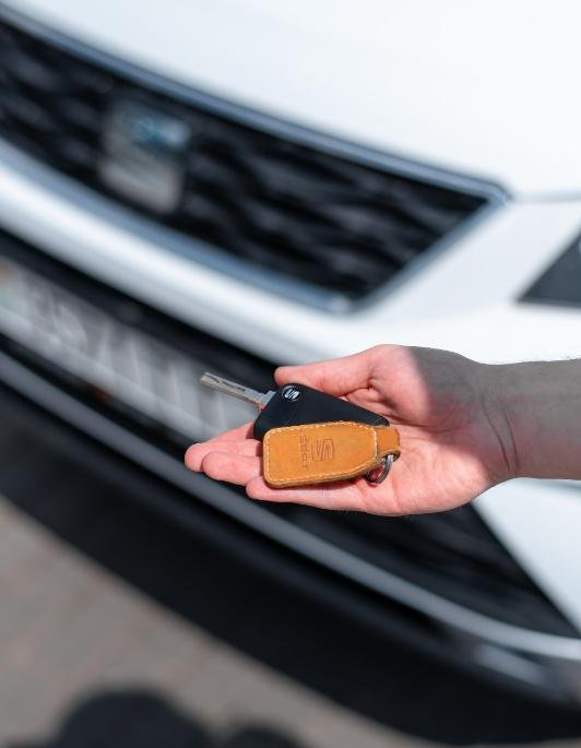 Person holding a broken car key.