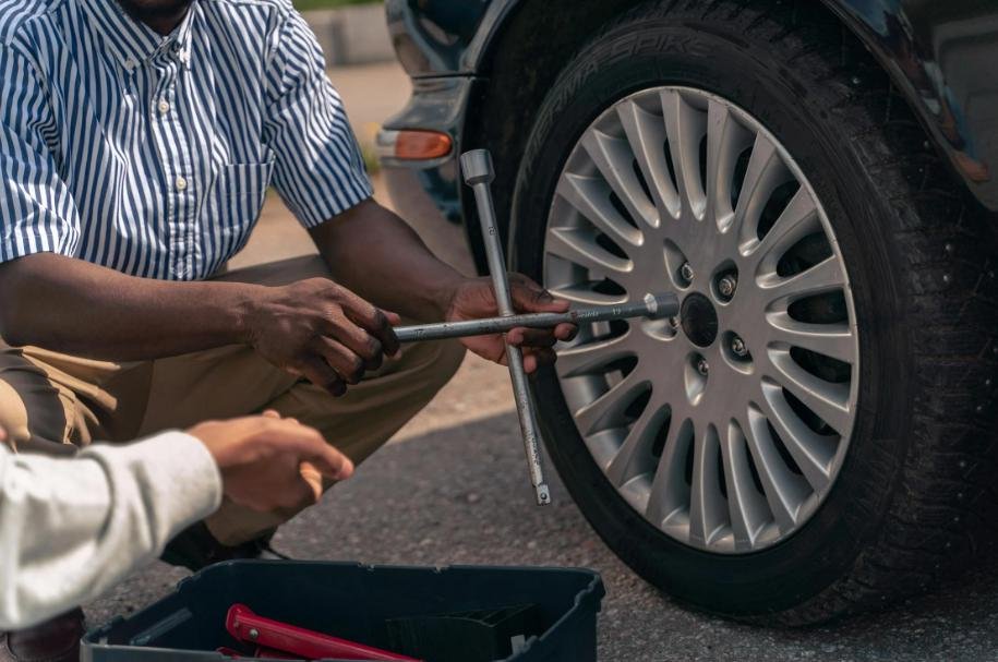 A professional ensuring tire change safety.