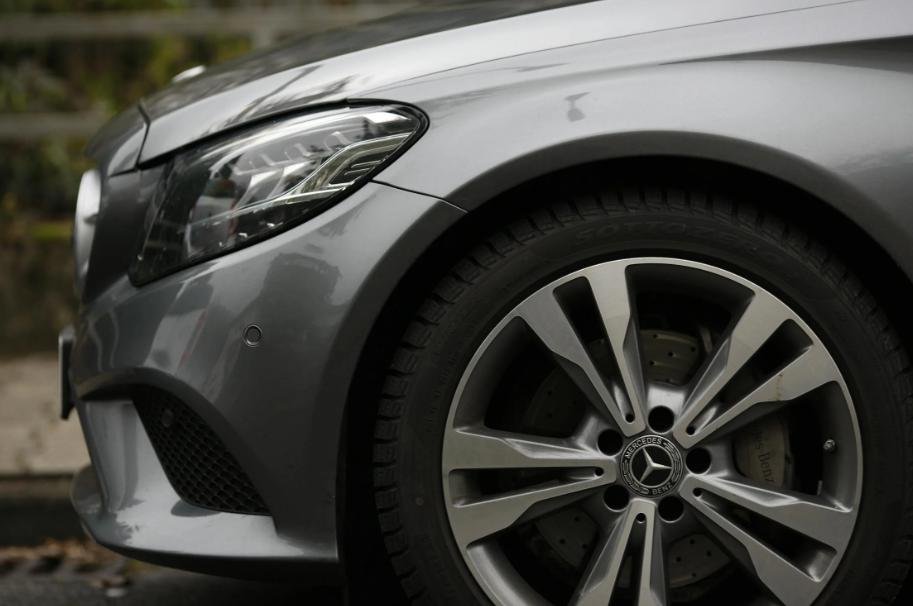 A car in need of emergency roadside services.